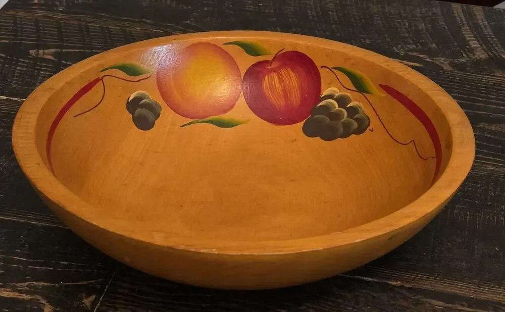 Vintage Primitive Wood Fruit Bowl Hand Painted Apple Peach Grapes 11